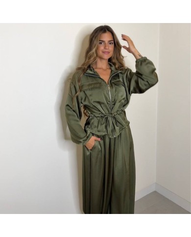 CONJUNTO SATÉN VERDE CAQUI