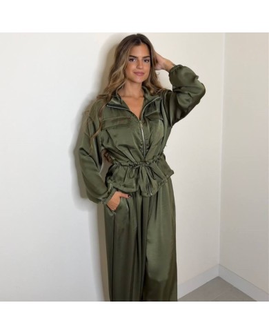 CONJUNTO SATÉN VERDE CAQUI
