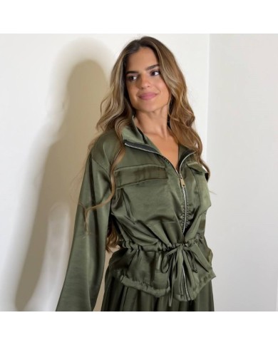 CONJUNTO SATÉN VERDE CAQUI