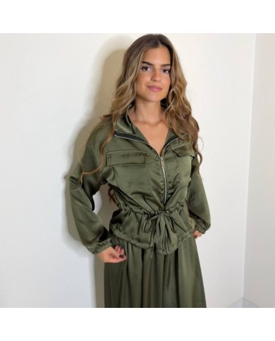 CONJUNTO SATÉN VERDE CAQUI