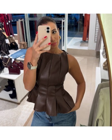 TOP VOLANTE EFECTO PIEL CHOCO