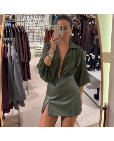 FALDA EFECTO PIEL CORTA VERDE MILITAR
