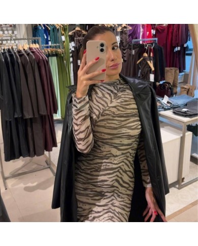 GABARDINA EFECTO PIEL NEGRA