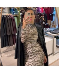 GABARDINA EFECTO PIEL NEGRA