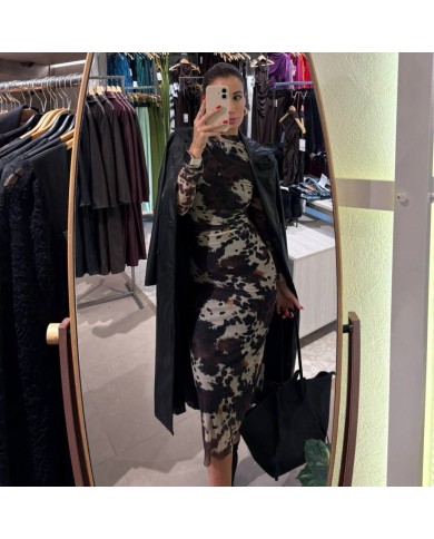 GABARDINA EFECTO PIEL NEGRA