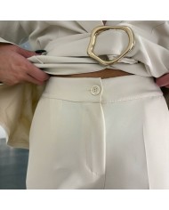 CONJUNTO TRAJE HEBILLA CREMA