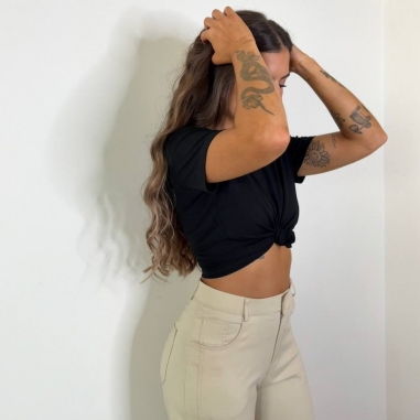 CAMISETA CORTA NEGRA