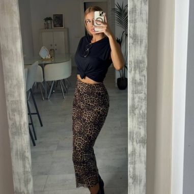 CAMISETA HOMBRERAS NEGRA