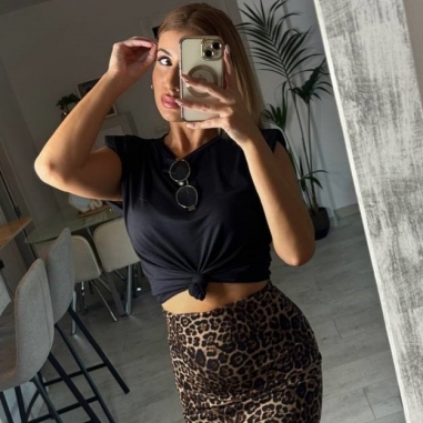 CAMISETA HOMBRERAS NEGRA