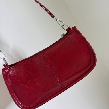 BOLSO TACHAS VINO