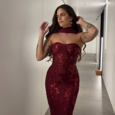 VESTIDO ESPALDA CRUZADA LENTEJUELAS VINO