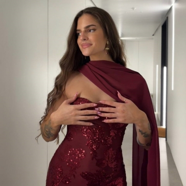 VESTIDO ESPALDA CRUZADA LENTEJUELAS VINO