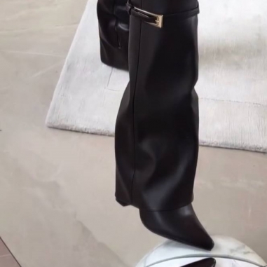 BOTA ALTA HEBILLA NEGRA