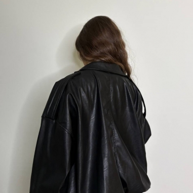 BOMBER EFECTO PIEL NEGRA