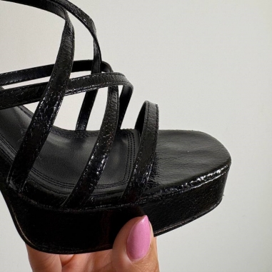 SANDALIA NEGRA CRUZADA