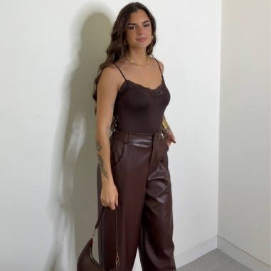 PANTALÓN EFECTO PIEL BALLOON CHOCO