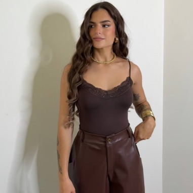 PANTALÓN EFECTO PIEL BALLOON CHOCO