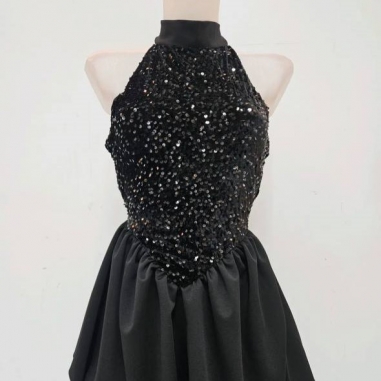 VESTIDO GLOBO HALTER NEGRO