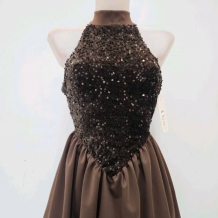 VESTIDO GLOBO HALTER CHOCO