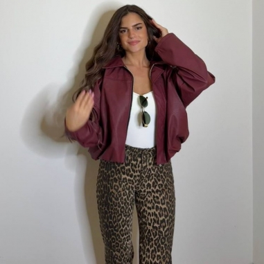 BOMBER EFECTO PIEL BURDEOS