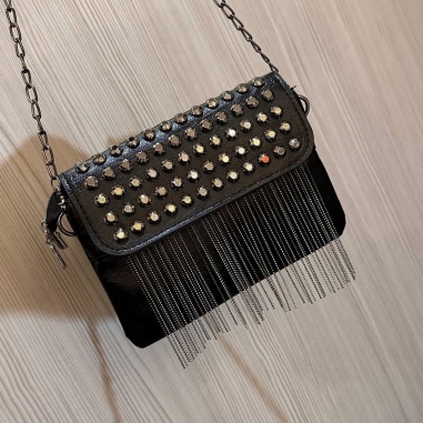 BOLSO TACHAS FLECOS NEGRO
