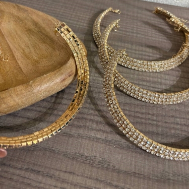 GARGANTILLA RÍGIDA DORADA