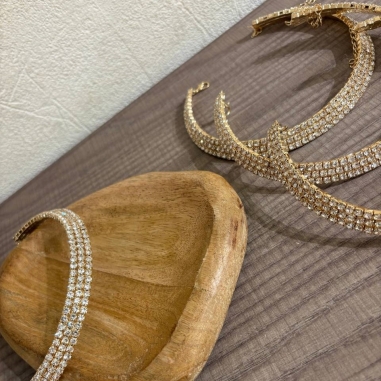 GARGANTILLA RÍGIDA DORADA