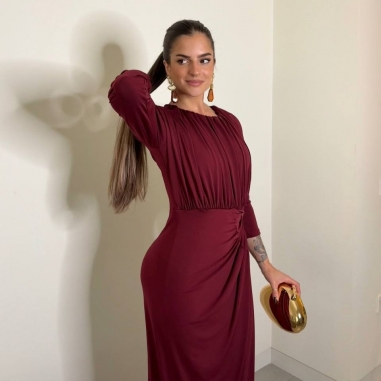 VESTIDO ESCOTE PLISADO VINO