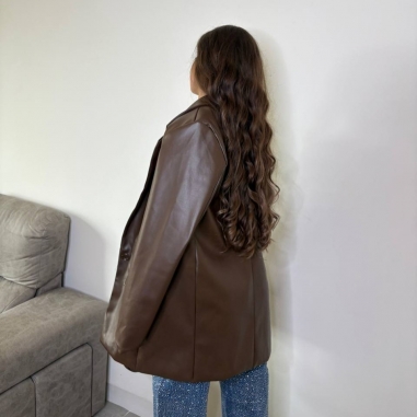 BLAZER LARGA EFECTO PIEL CHOCO