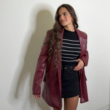 BLAZER LARGA EFECTO PIEL VINO