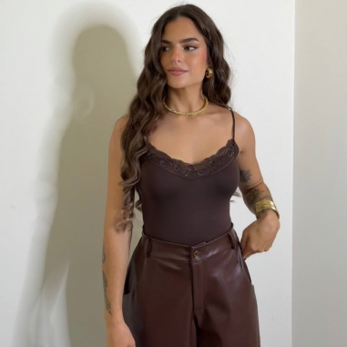 PANTALÓN EFECTO PIEL BALLOON CHOCO