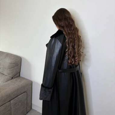 GABARDINA EFECTO PIEL PELITO NEGRA