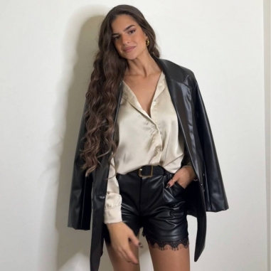 BLAZER LARGA EFECTO PIEL NEGRA