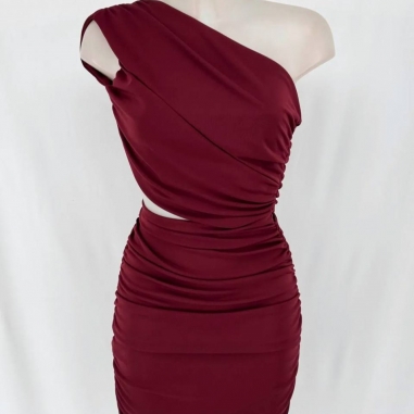 VESTIDO FRUNCIDO ASIMÉTICO VINO