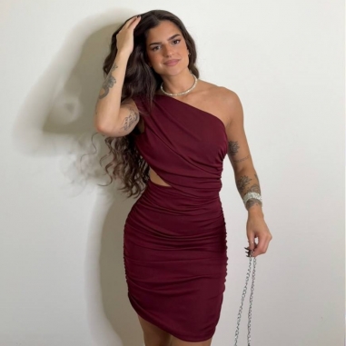VESTIDO FRUNCIDO ASIMÉTICO VINO