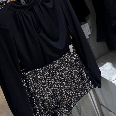 PREVENTA SHORT LENTEJUELA PLATA Y NEGRA