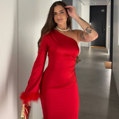 VESTIDO ASIMETRICO PLUMAS ROJO