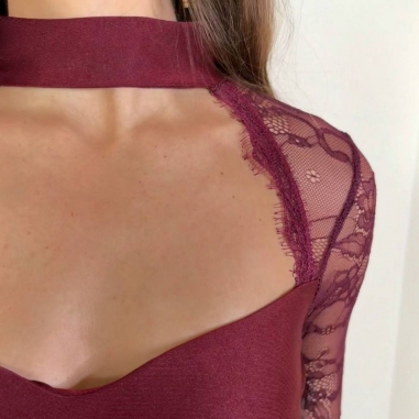 VESTIDO MANGA ENCAJE VINO