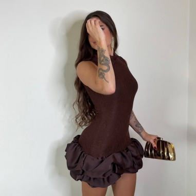 VESTIDO ENCAJE CON VOLANTES CHOCO