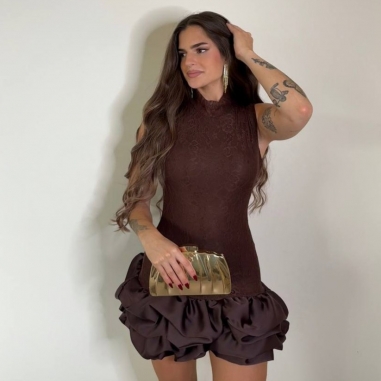 VESTIDO ENCAJE CON VOLANTES CHOCO