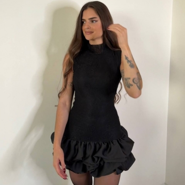 VESTIDO ENCAJE CON VOLANTES NEGRO