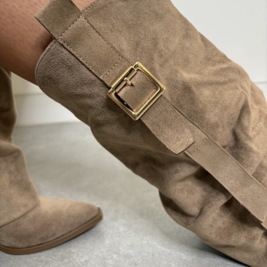 BOTA BAJA BEIGE HEBILLA