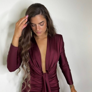 VESTIDO NUDO MANGA BURDEOS