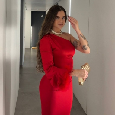 VESTIDO ASIMÉTRICO PLUMAS ROJO