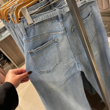 JEANS BRILLO + CINTURÓN