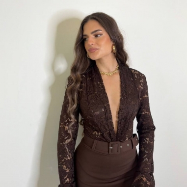 PREVENTA BODY ENCAJE ESCOTE V CHOCO