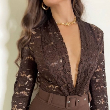 PREVENTA BODY ENCAJE ESCOTE V CHOCO