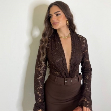 PREVENTA BODY ENCAJE ESCOTE V CHOCO