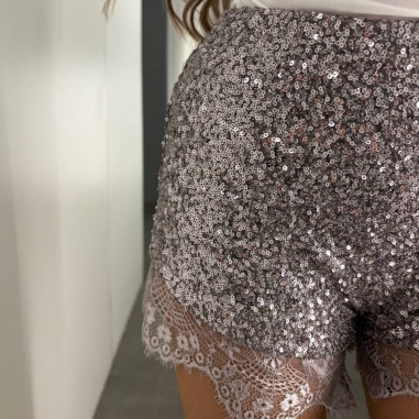 SHORT LENTEJUELAS TAUPÉ CON ENCAJE