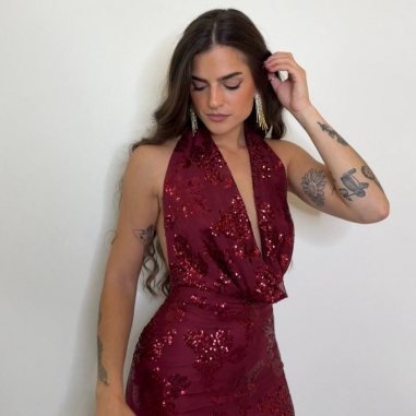 VESTIDO LENTEJUELAS ESCOTE FLUIDO VINO